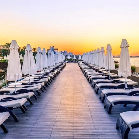 Premium Vuni Palace & & Casino 凯里尼亚